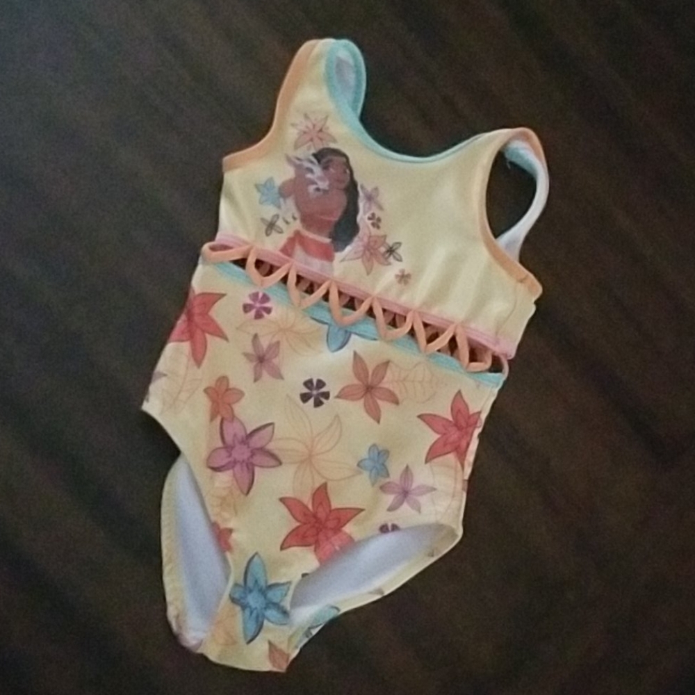 Bikinis - Picture 2 of 2